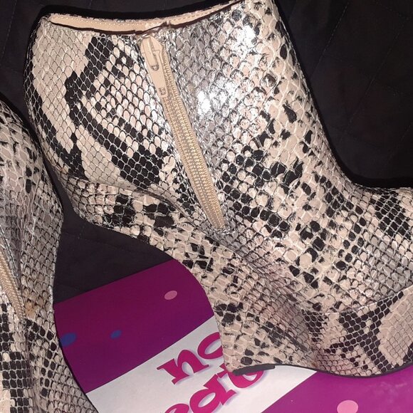 Privileged  " ASASSYN"   Shootie Bootie - Picture 2 of 4